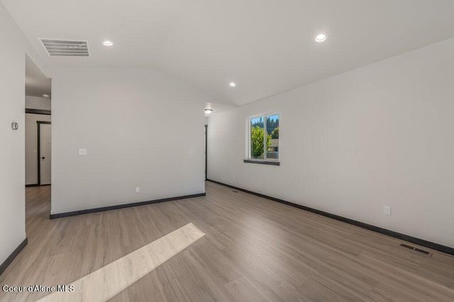 5881 W Vermont St, Spirit Lake, ID 83869