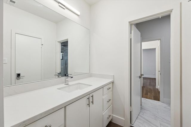 6348 Vanderbilt Street, West University Place, TX 77005