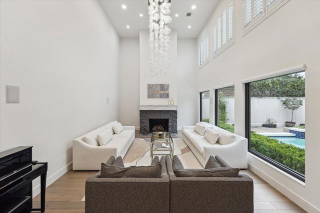 6348 Vanderbilt Street, West University Place, TX 77005