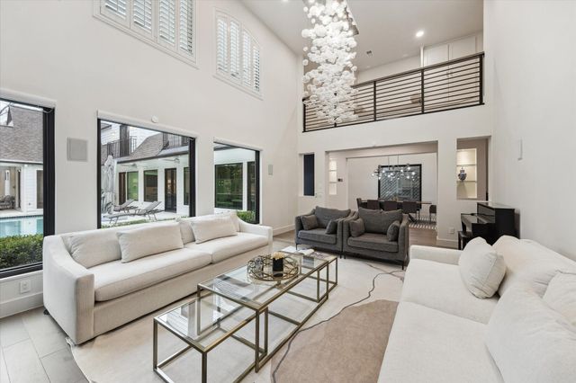 6348 Vanderbilt Street, West University Place, TX 77005