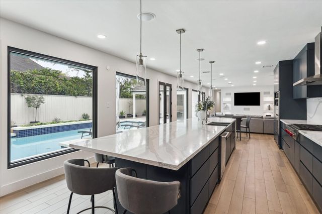 6348 Vanderbilt Street, West University Place, TX 77005