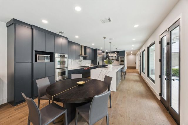 6348 Vanderbilt Street, West University Place, TX 77005