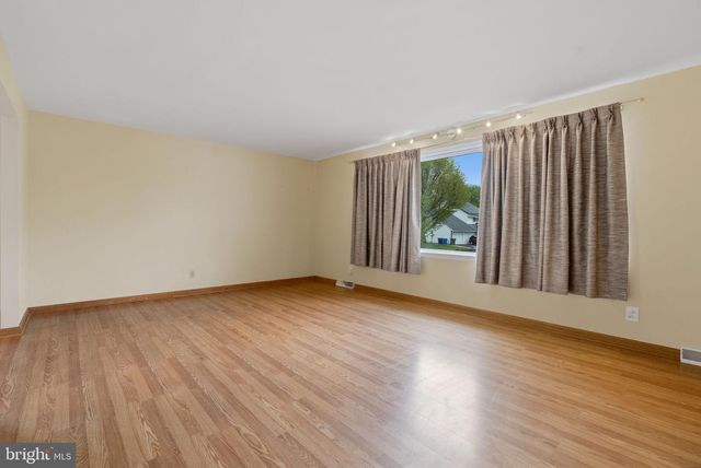 13 VILLAGE AVE, Marlton, NJ 08053
