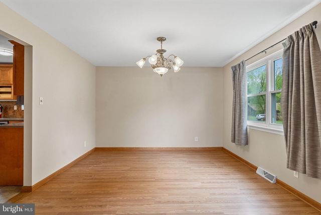 13 VILLAGE AVE, Marlton, NJ 08053