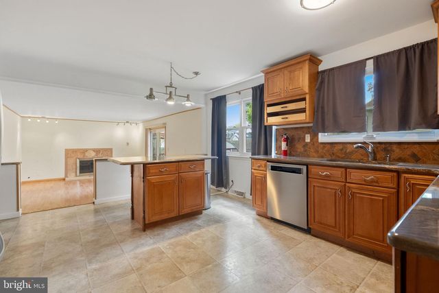 13 VILLAGE AVE, Marlton, NJ 08053