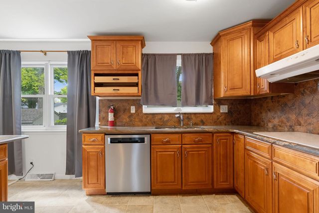 13 VILLAGE AVE, Marlton, NJ 08053