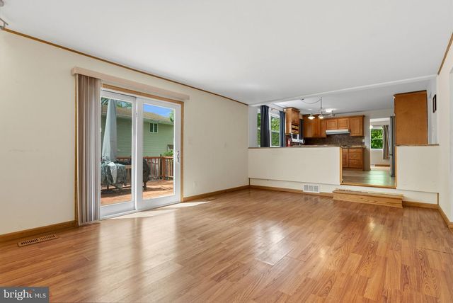 13 VILLAGE AVE, Marlton, NJ 08053
