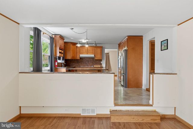 13 VILLAGE AVE, Marlton, NJ 08053