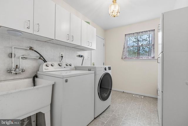 13 VILLAGE AVE, Marlton, NJ 08053