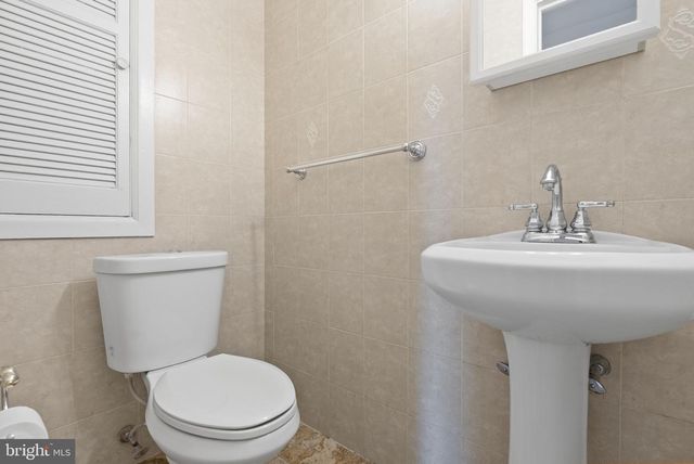 13 VILLAGE AVE, Marlton, NJ 08053