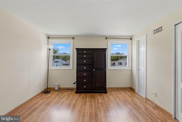 13 VILLAGE AVE, Marlton, NJ 08053