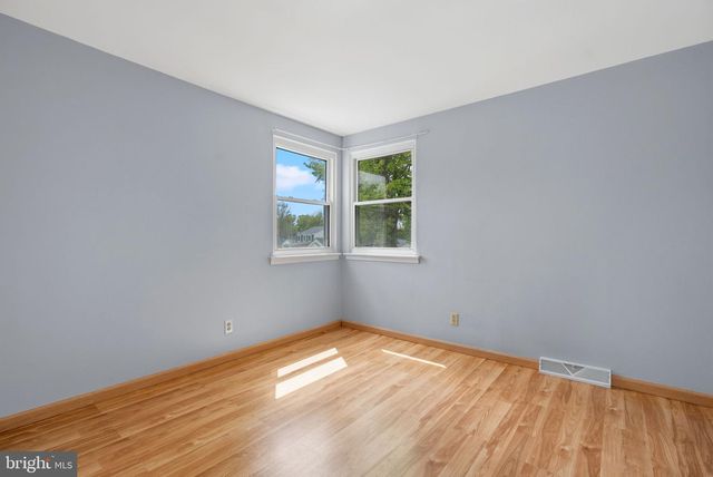 13 VILLAGE AVE, Marlton, NJ 08053