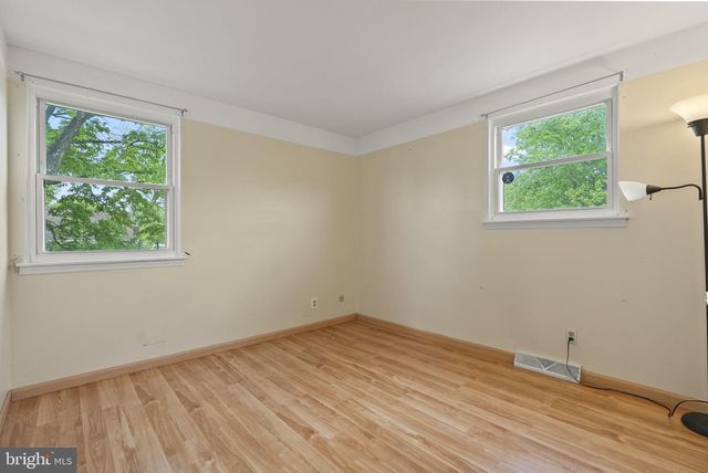 13 VILLAGE AVE, Marlton, NJ 08053