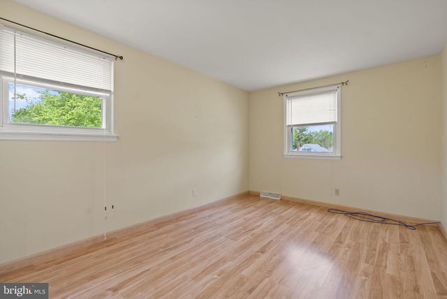 13 VILLAGE AVE, Marlton, NJ 08053