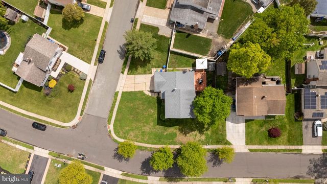 13 VILLAGE AVE, Marlton, NJ 08053