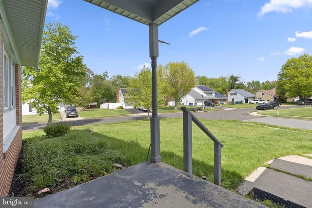 13 VILLAGE AVE, Marlton, NJ 08053