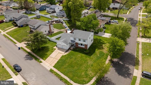 13 VILLAGE AVE, Marlton, NJ 08053