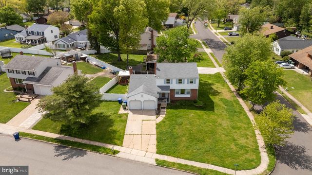 13 VILLAGE AVE, Marlton, NJ 08053