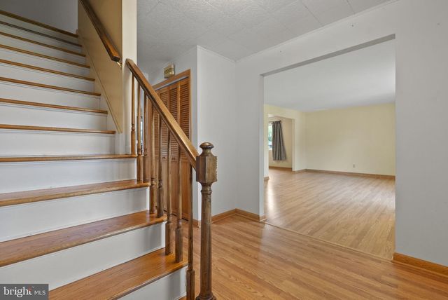 13 VILLAGE AVE, Marlton, NJ 08053