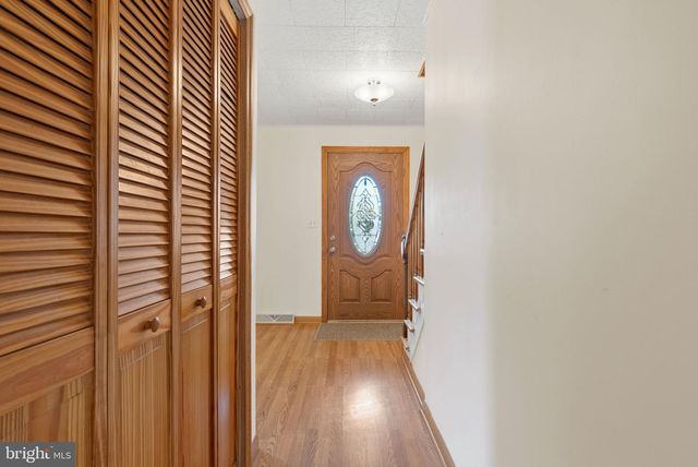 13 VILLAGE AVE, Marlton, NJ 08053