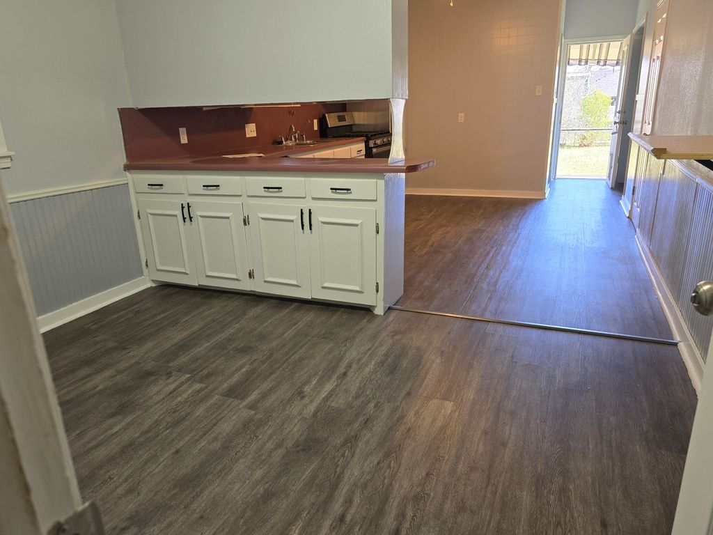 Image 3 of property listing at 210 N Jefferson Street 210, San Angelo, TX 76901