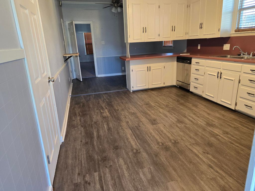 Image 4 of property listing at 210 N Jefferson Street 210, San Angelo, TX 76901