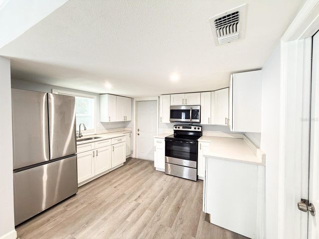 2882 SANFORD AVENUE, Sanford, FL 32773