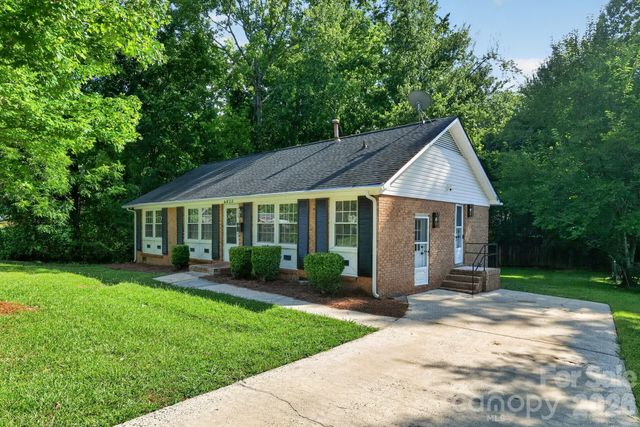 6820 Barrington Drive, Charlotte, NC 28215