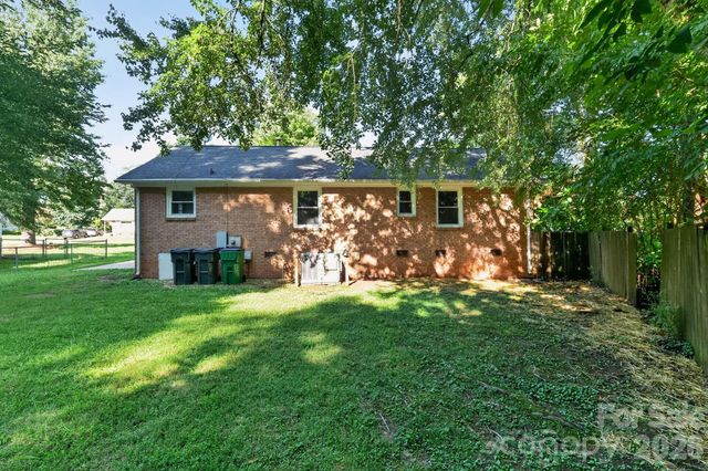 6820 Barrington Drive, Charlotte, NC 28215
