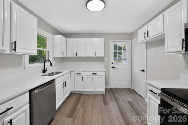6820 Barrington Drive, Charlotte, NC 28215
