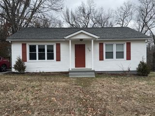329 Castle Ln, Dover, TN 37058