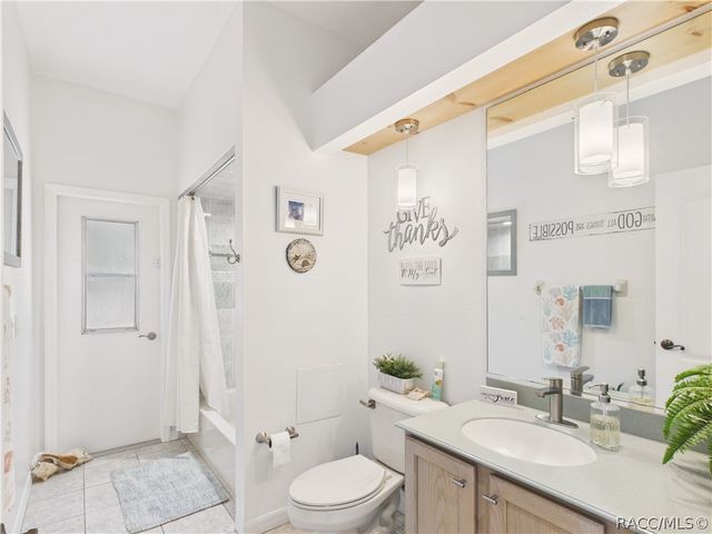 2 Speceberry Court S, Homosassa, FL 34446