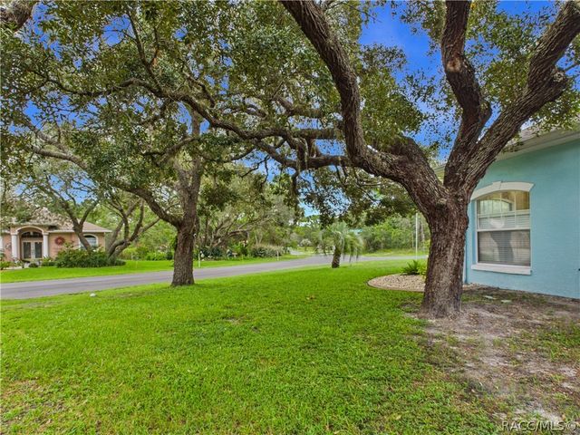 2 Speceberry Court S, Homosassa, FL 34446