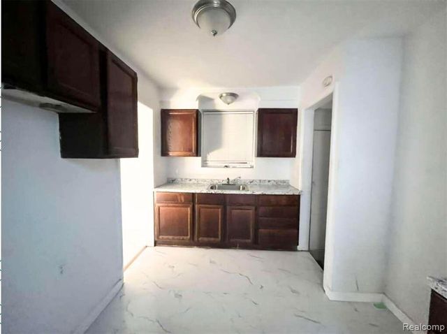 15211 Fairmount Drive, Detroit, MI 48205