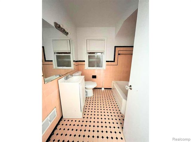 15211 Fairmount Drive, Detroit, MI 48205