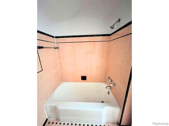 15211 Fairmount Drive, Detroit, MI 48205