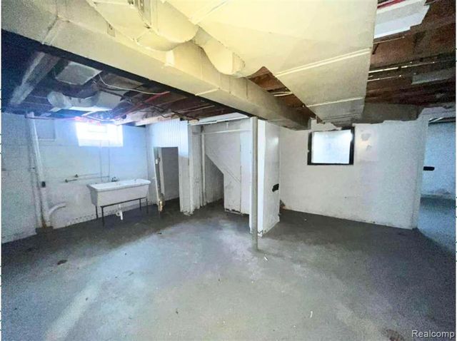 15211 Fairmount Drive, Detroit, MI 48205