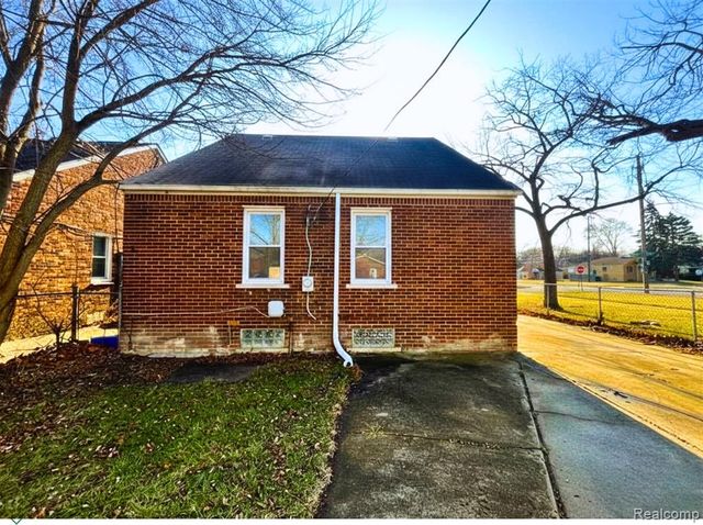 15211 Fairmount Drive, Detroit, MI 48205