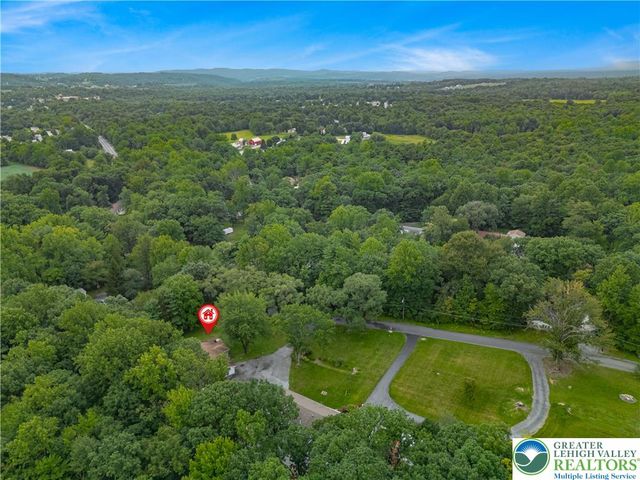 1350 Spring Drive, Lehigh Twp, PA 18088