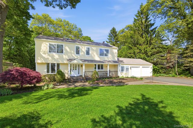 23 Woodhull Road, East Setauket, NY 11733