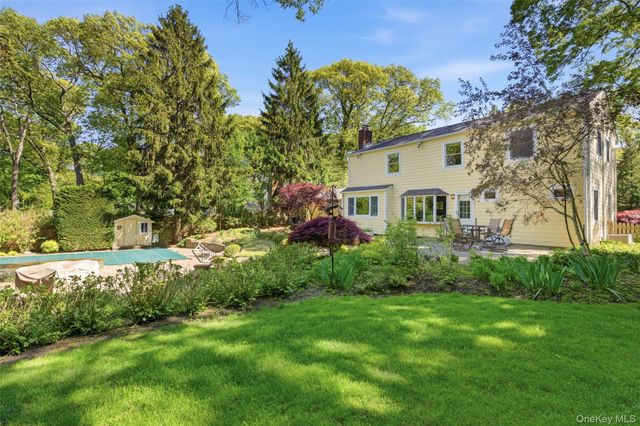 23 Woodhull Road, East Setauket, NY 11733