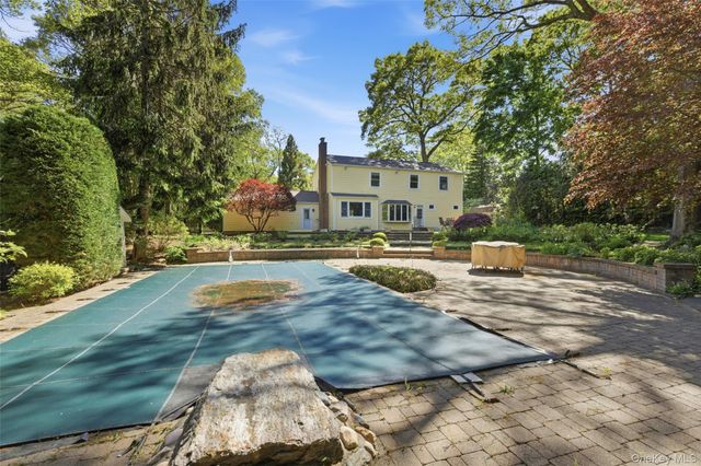 23 Woodhull Road, East Setauket, NY 11733
