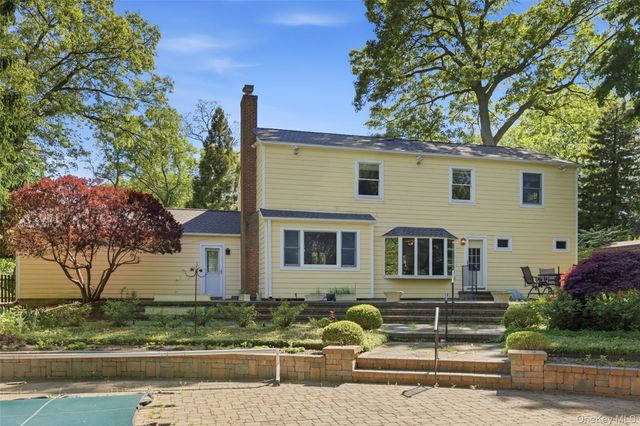 23 Woodhull Road, East Setauket, NY 11733