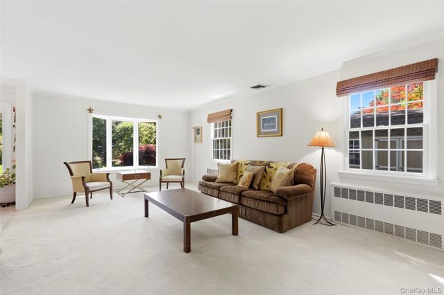 23 Woodhull Road, East Setauket, NY 11733