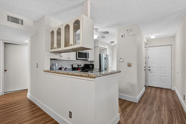 14881 WEDGEFIELD Drive 103, Delray Beach, FL 33446