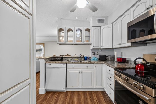 14881 WEDGEFIELD Drive 103, Delray Beach, FL 33446