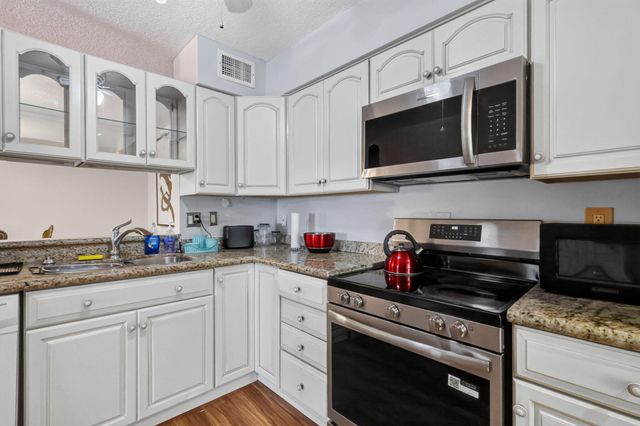14881 WEDGEFIELD Drive 103, Delray Beach, FL 33446