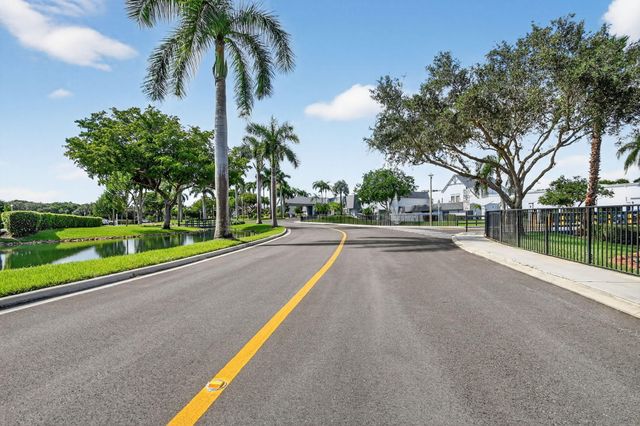 14881 WEDGEFIELD Drive 103, Delray Beach, FL 33446