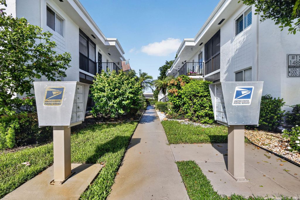 14881 WEDGEFIELD Drive 103, Delray Beach, FL 33446