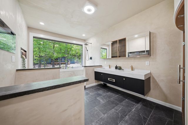 4 Washington Drive, Amherst, NH 03031